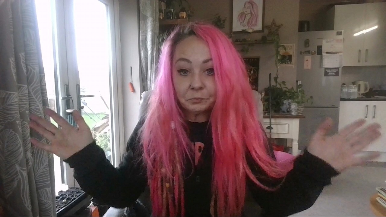 Кекс «Аврора Блэк Джалли» с корнями обыкновенными — отпускается по рецепту врача в Великобритании.