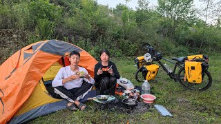 带着媳妇骑行云南，穿越金寨沟大峡谷，晚上到村庄露营炒腊肉吃【周亿发的旅行】