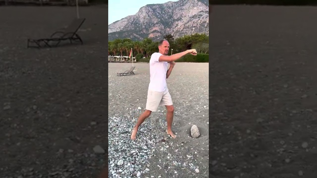 Работа с камнями способствует увеличению силы удара! - YouTube