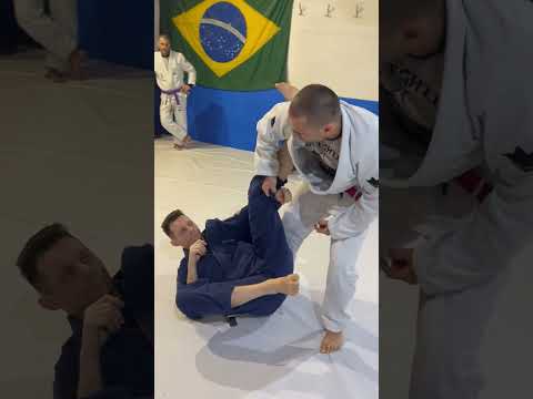De La Riva - Sleeve Grab Pass