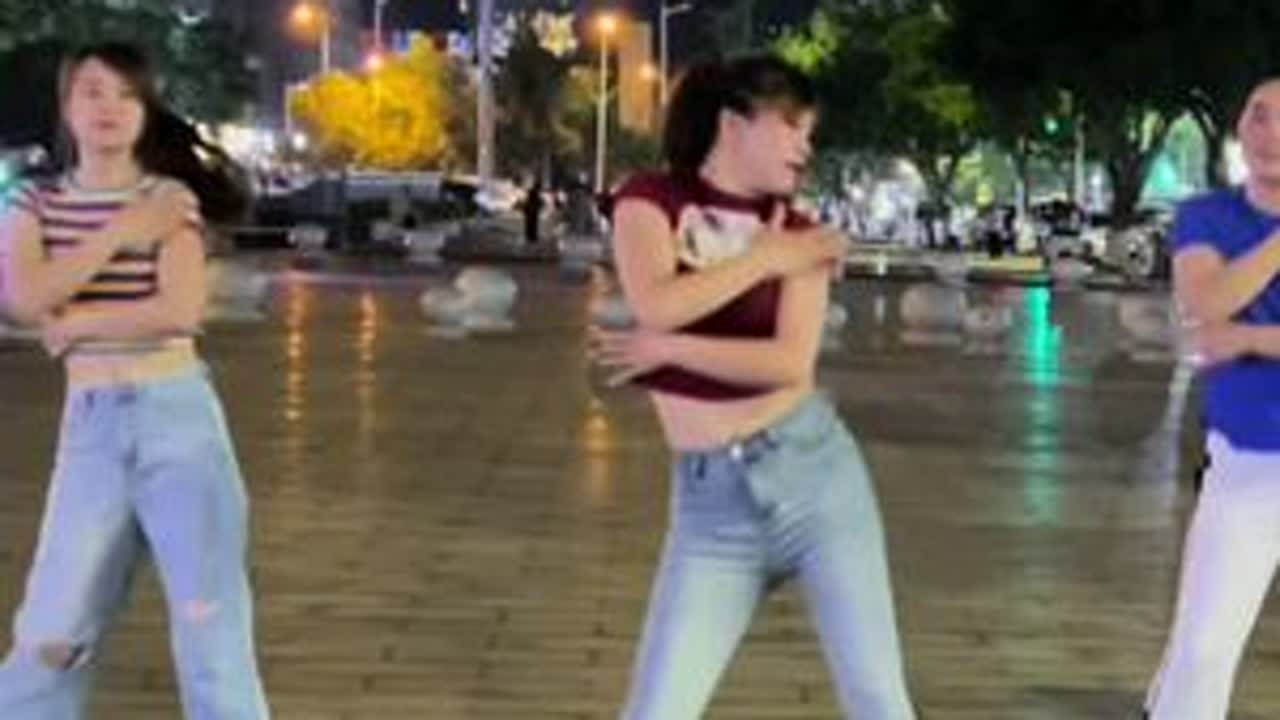 #最爱广场舞完整版 《来日方长》完整版#记录向往的生活 #活出真实的自己 #忘࿆掉࿆年࿆龄࿆善࿆待࿆自࿆己 #青春不打烊舞蹈完整版