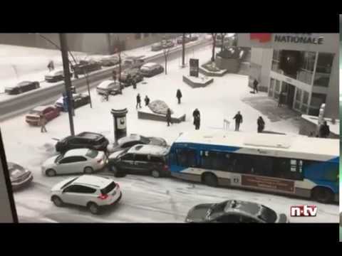 Rutschpartie auf Glatteis - Car Crash Slide Winter Weather - Ausschnitt NTV