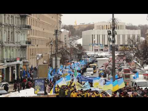 Прохід колони мітингувальників вулицею Грушевського 08.12.2016