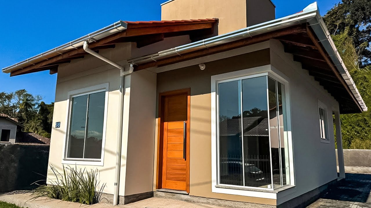 EU DUVIDO VOCÊ NÃO GOSTAR DESSA CHARMOSA CASA PLATIBANDA DE 2 QUARTOS, FACHADA COM TELHADO 4 QUEDAS