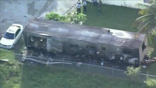 2 killed inside mobile home after fire breaks out