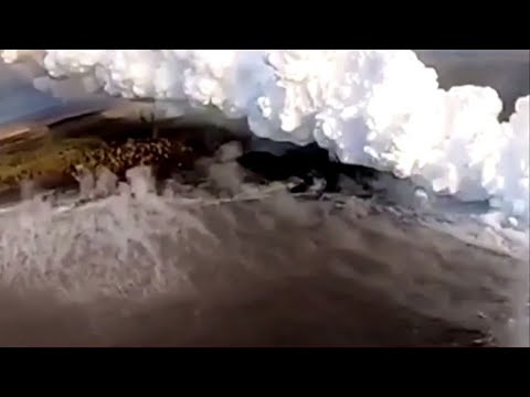 23-injured-after-lava-bomb-hits-hawaii-tour-boat