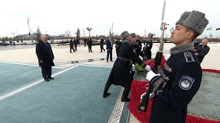 картинка: Лукашенко: Это какие годы? Второй Ренессанс? // Монумент Независимости. Ташкент, февраль 2024