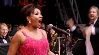 Dame Shirley Bassey - The Living Tree - Glastonbury 2007 - HD