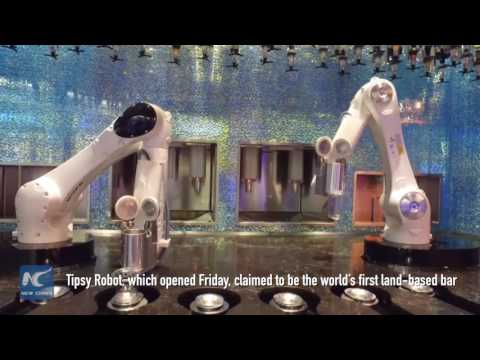 Robot bartender serves drinks in Las Vegas