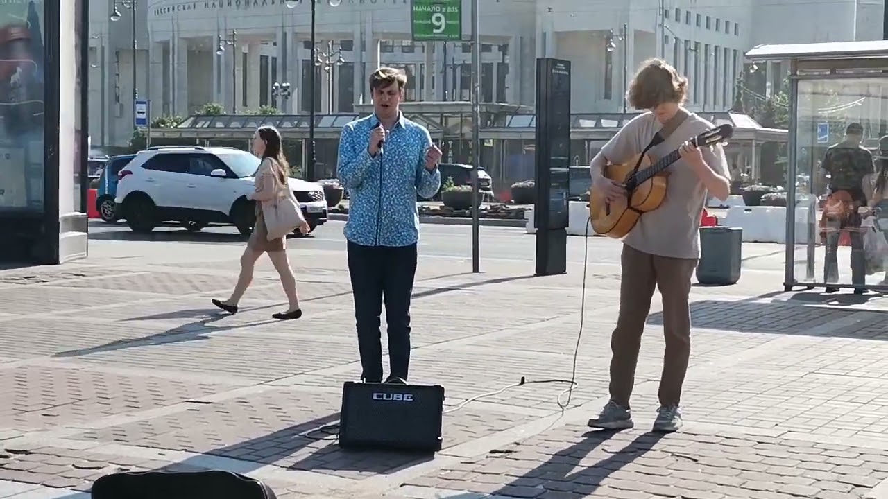 Музыка на улицах Петербурга. ОЛЕГ КРИКУН с песней 
