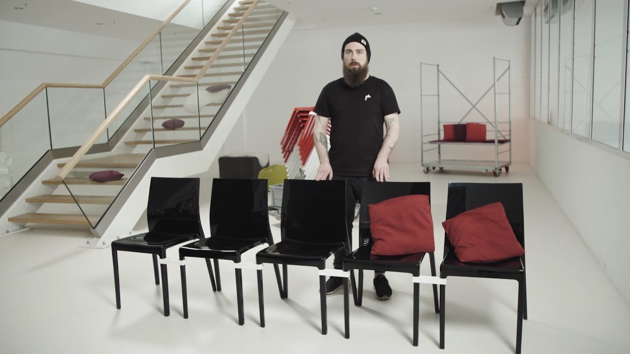 Stuhlreihen & Trennwände aufstellen