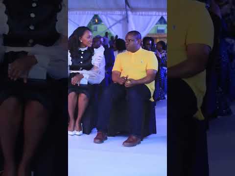 Minister Wabavubuka Balamu Ne Hon Nyamutoro Nga Bawayamu Ku Album Ya Muzei