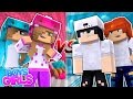 BOYS VS GIRLS SLEEPOVER ! Minecraft Little Kelly w/Little Carly , Raven and Leo