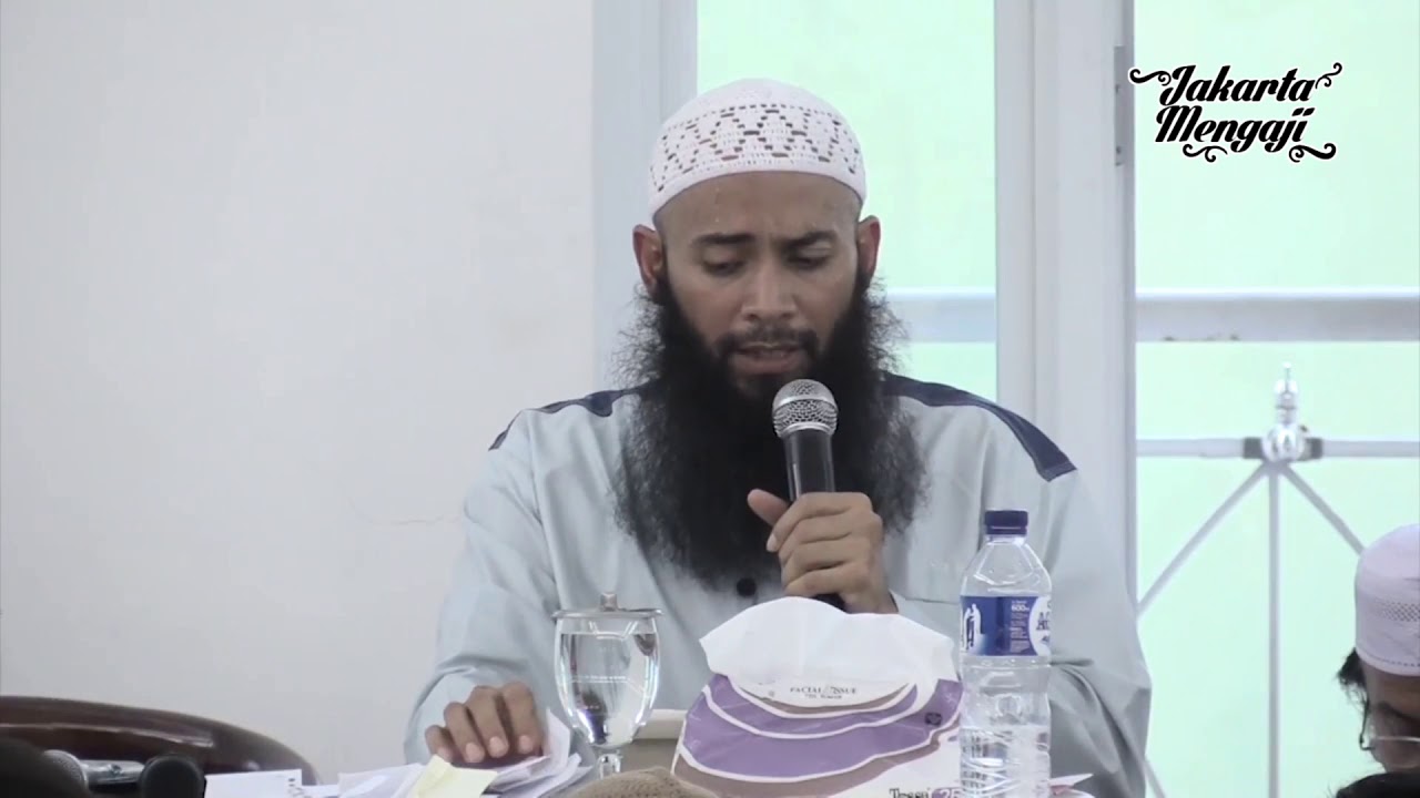 ⁣Apakah Ada Contoh Dari Rasul Dzikir Berjama'ah Setelah Shalat? - Ustadz DR Syafiq Riza Basalama