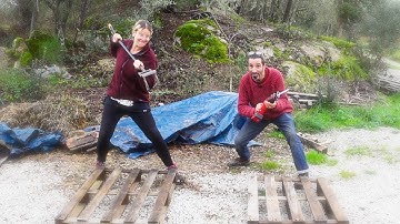 FASTEST way to Dismantle a PALLET. The EASY Way! Two Great Techniques - Budget Building Off Grid EP1