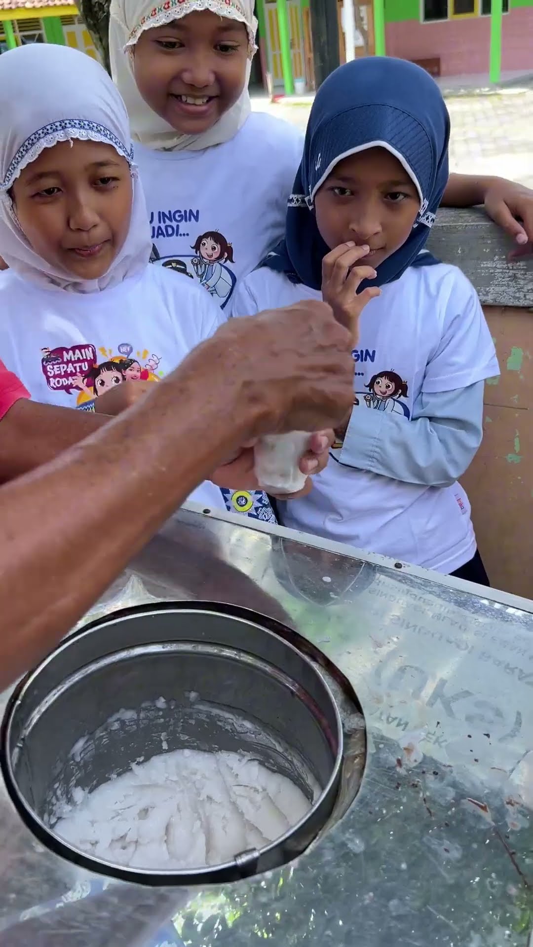LEIKA BORONG ES DUNGDUNG UNTK GENNK LABUBAR #leika #shorts #viralvideo