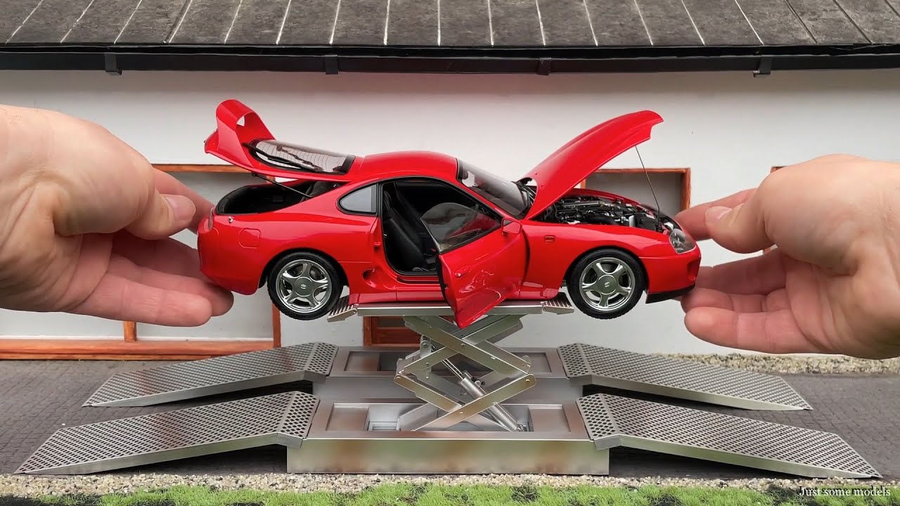 1:18 Toyota Supra (A80) with car lift, red - LCD Models [Unboxing]