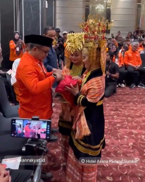 Anies Baswedan menghadiri acara vox populi suara DPW Gerakan Rakyat Sumatra Barat