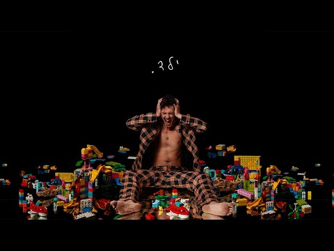 ילד גברת תלתלים 