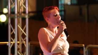 GRETA MANUNZI CANTA L' ESTATE CONCERTO A VASTO MARINA 15 8 2013