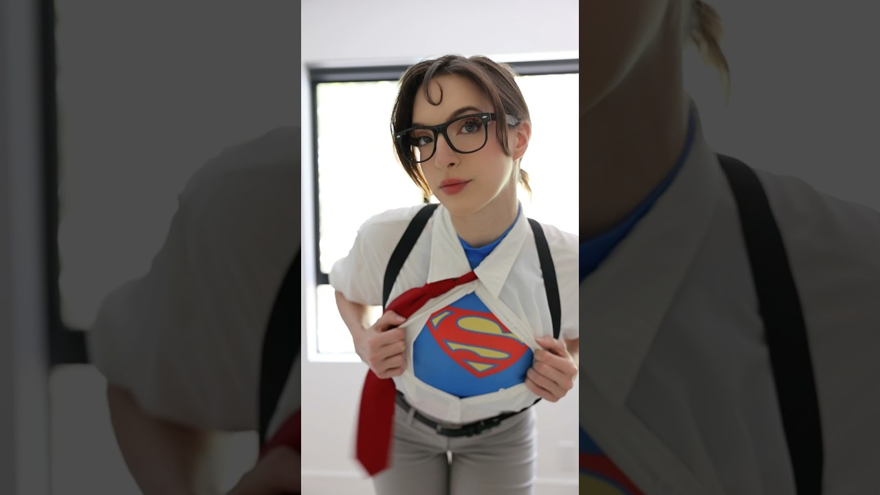 Revealing my secret identity 🤫 #superman #cosplay #gymgirl