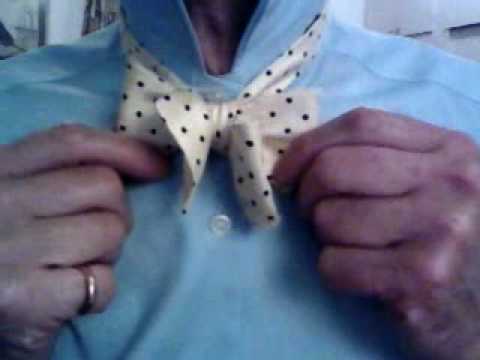 How to Tie a Bow Tie [step-by-step instructions]