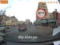 Типичная украинское завершение маневра в Киеве на перекрёстке Владимирская Богдана Хмельницкого
