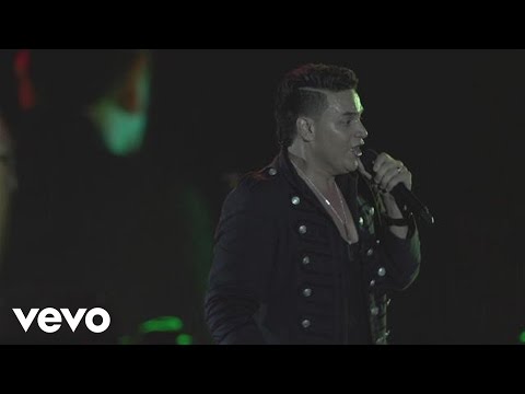 Silvestre Dangond, Rolando Ochoa – Ni Punto e' Comparación (Vivo)