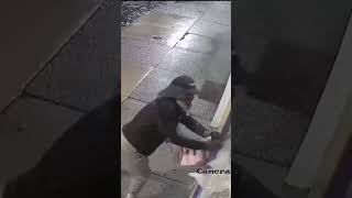 High-End Purse Thief Smashes Windows Of Philadelphia Store With Hammer