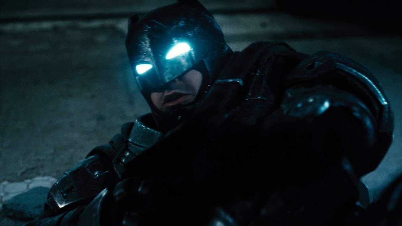 Звук batman. Бэтмен спасает марту. Флеш из будущего в Бэтмен против Супермена. Ночной кошмар Бэтмена флэш из будущего.