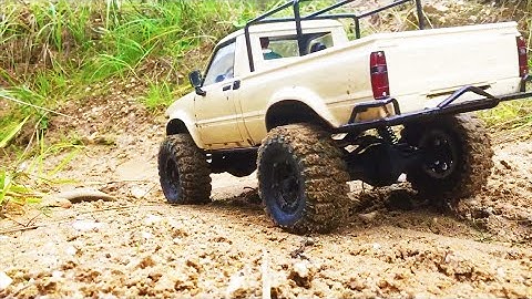RC ADVENTURES with axial scx10 / big hilux and dingo fun!