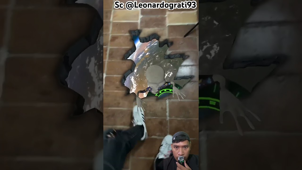 Jatuh ke lubang alien 