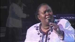 Hlengiwe Mhlaba – Blessings (Live Performance)