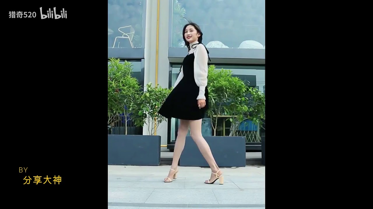 Fashionable girl high heels and open toe sandals enhance self-confidence!