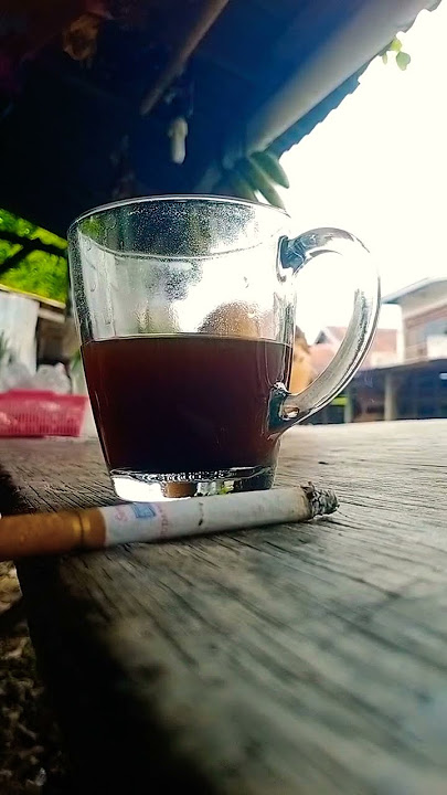 Ngopi di angkringan...suasana berbeda. heheheheee