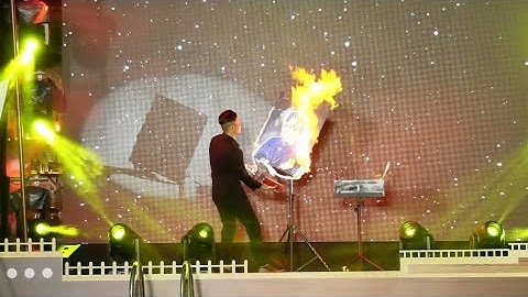 Vẽ tranh bằng lửa biểu diễn sự kiện - Sol Kitchen & Bar District 7 họa sĩ Nguyễn Tiến