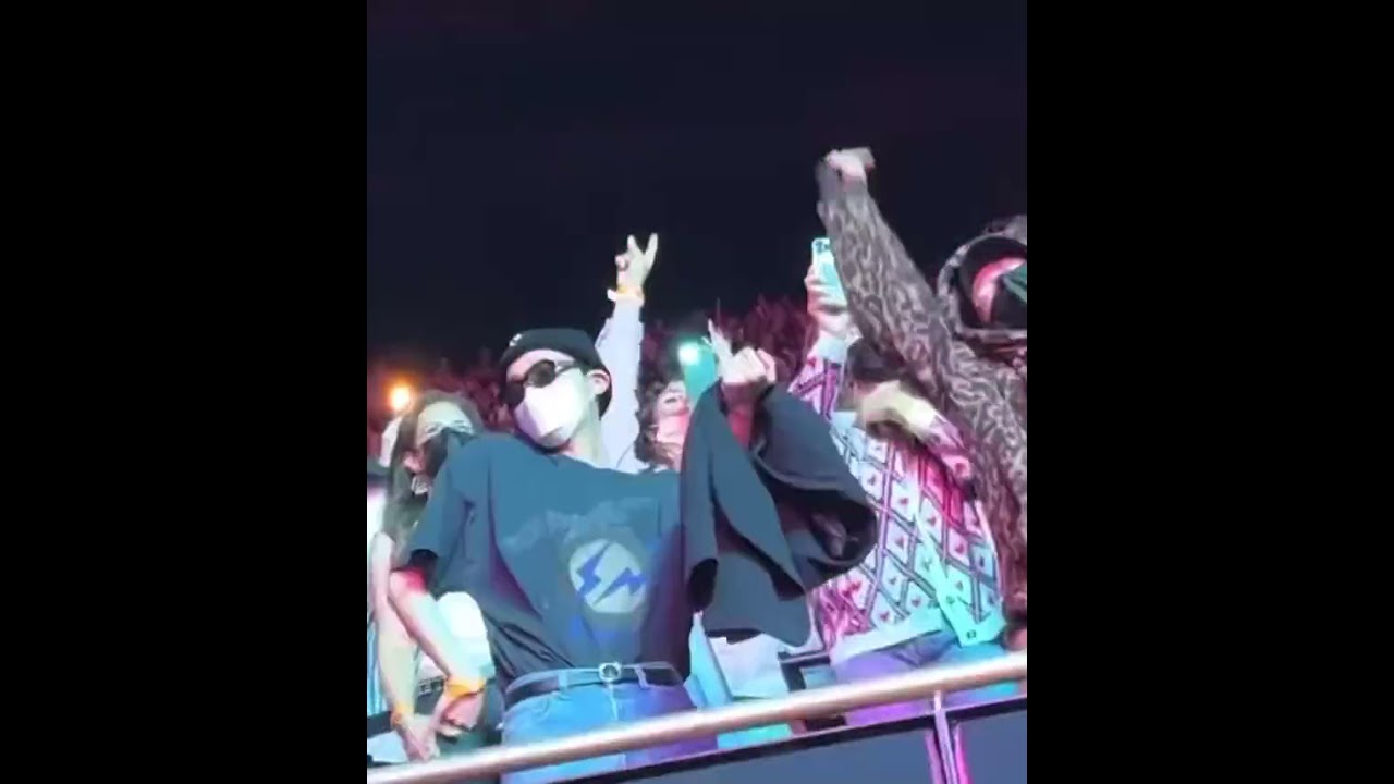 BTS and Lizzo singing WMYB at Harry Styles' Concert