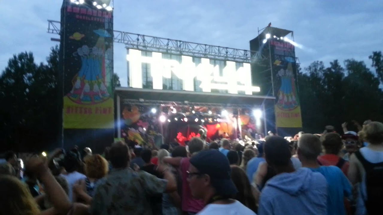 Krewella - One Minute [LIVE at Emmabodafestivalen]