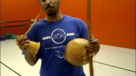 How to Play Berimbau    Holding the Berimbau