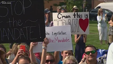 Hundreds protest employer vaccine requirements at Idaho Statehouse