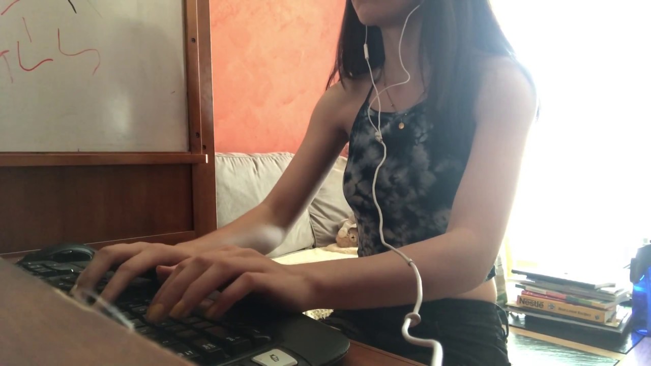 Typing on a Logitech Keyboard | ASMR (fast typing, mouse clicking, PC)