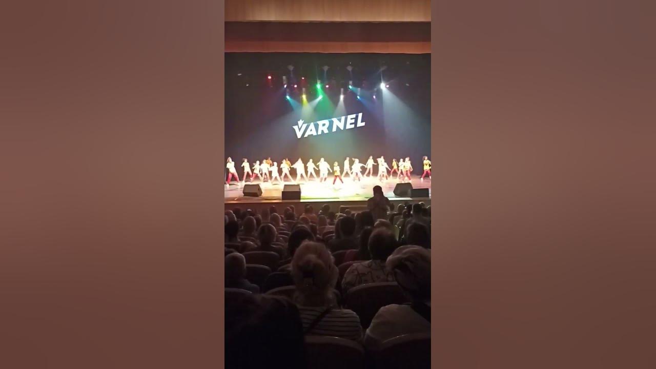 Танец на песню детство шатунова. Танец на песню детство шатунова. Танец под песню детство шатунова. Песня про детство на выпускной в школу. Танец на песню детство шатунова.
