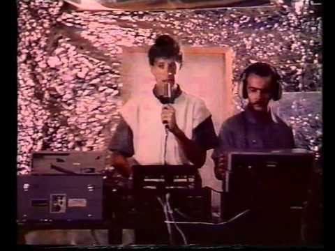 Комиссар диск жокей. Стиль диджея в одежде. Испанский диджей. Комиссар диск жокей. Комиссар диск жокей.