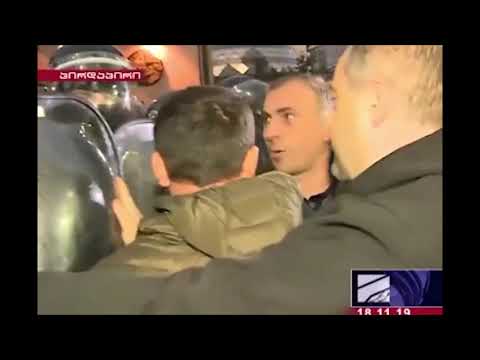 გადაუარეთ დროშას! - მიწაზე ნათრევი ქართული დროშა და სპეცნაზელი, რომელმაც დროშას ფეხი არ დაადგა!