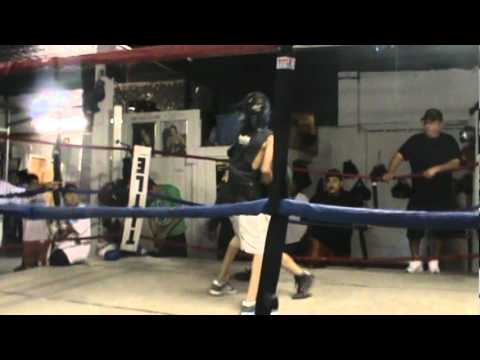 Charlie Mata Boxing - Mario Reyna 4-27-11 taller o...