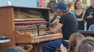 Patrick Watson - Lost with you (Surprise Live, intersection Beaubien and Iberville)