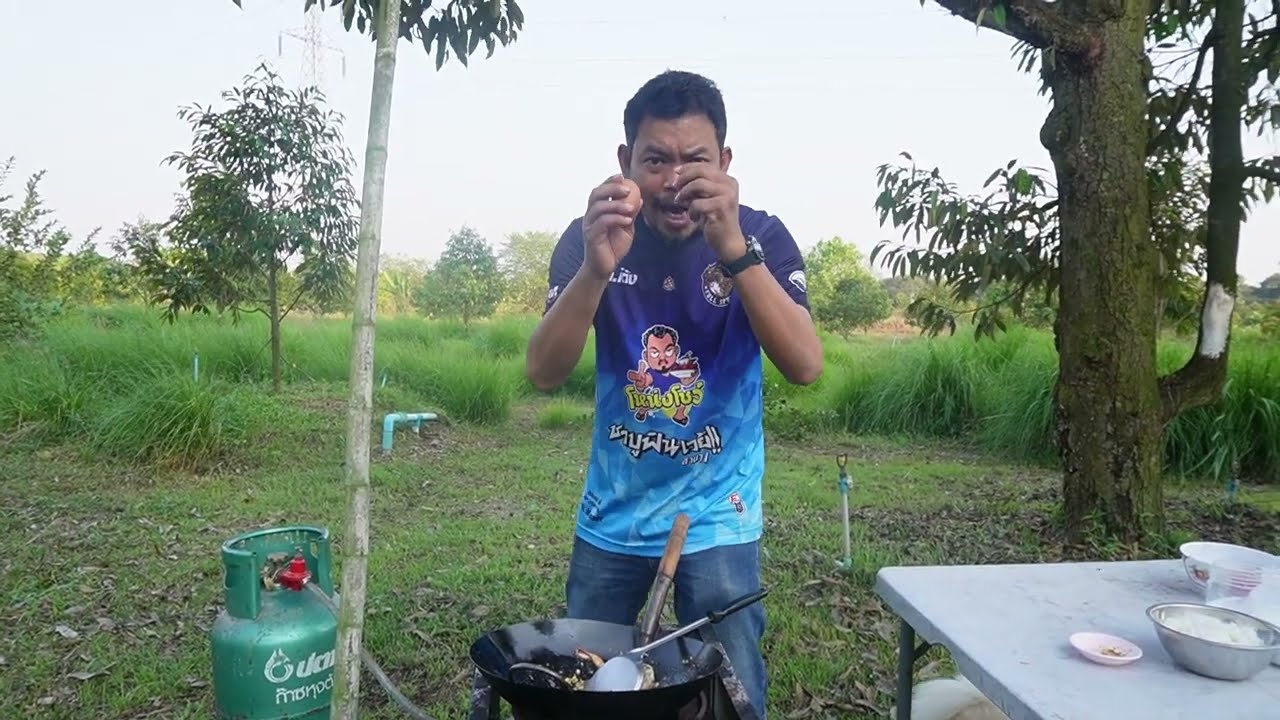 ข้าวผัดมันกุ้ง ผัดข้าวแบบร่วนๆ เข้มข้นด้วยมัน ผัดไฟแรงหอมกลิ่นกระทะ โหน่งโชว์