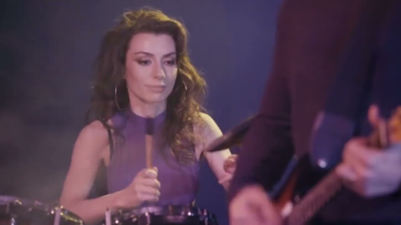 Είσαι άντρας πού μετράει Τραγούδι Ασπασία Συνθέτης Βαγγέλης Στρατηγός Στιχουργός  Σωτήρης Ιωάννου.