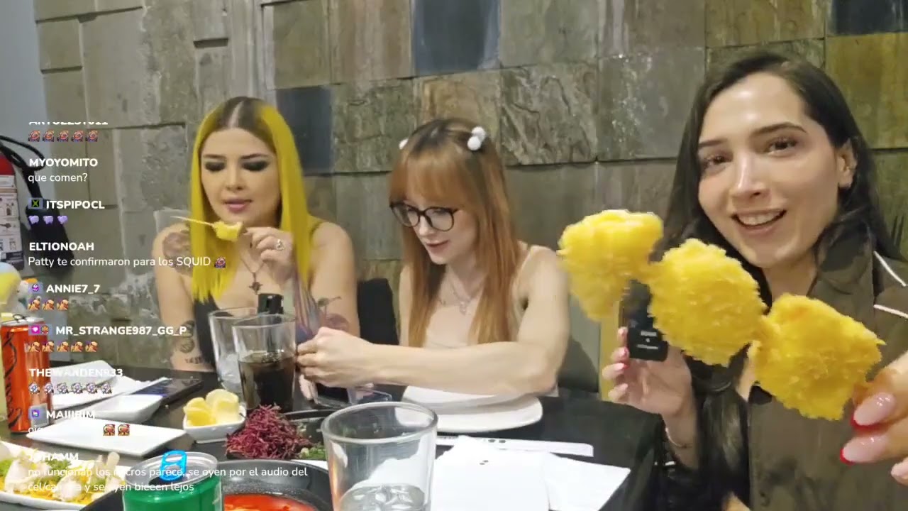Patty Meza Stream Comiendo en restaurante japones con CapriMint y Nezumi