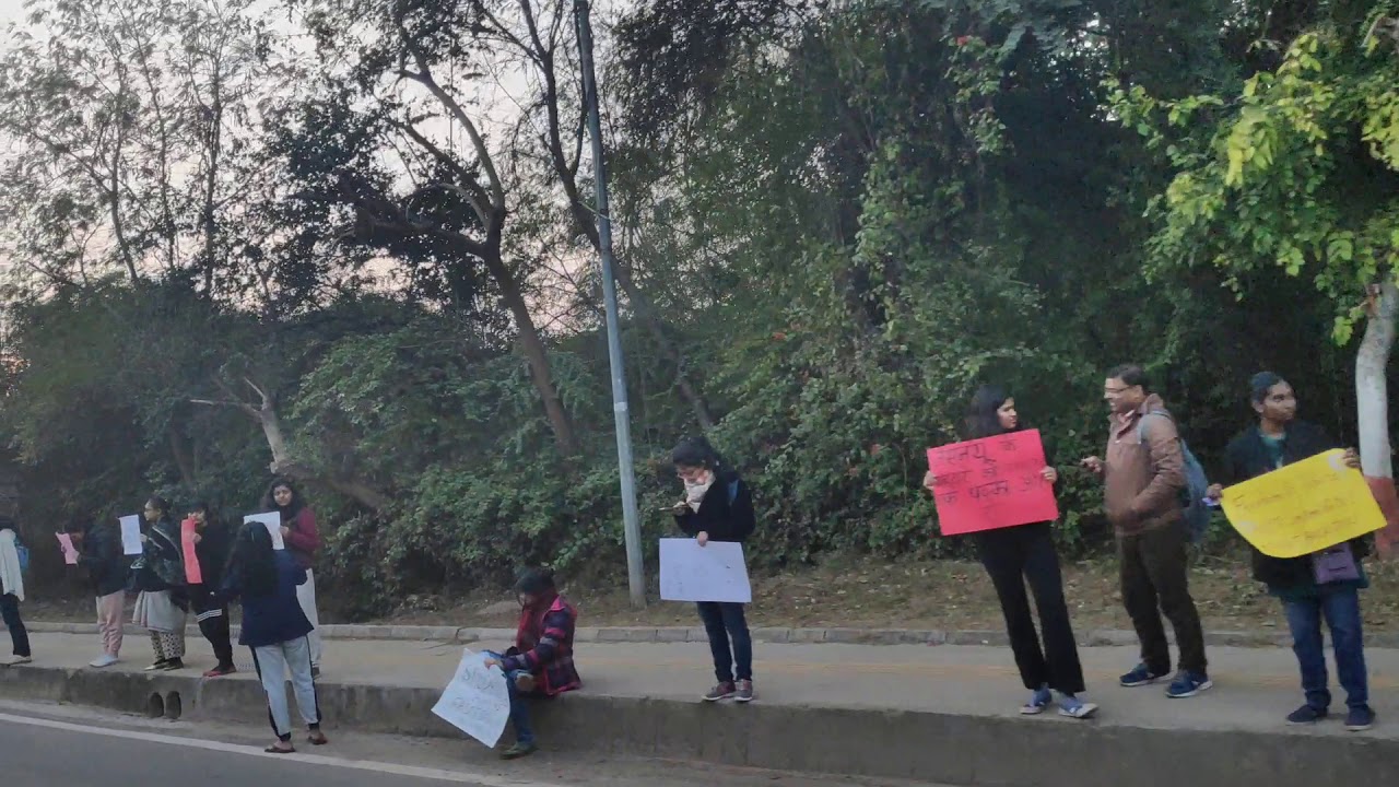 Human Chain by Sabarmati Hostel, JNU,New Delhi